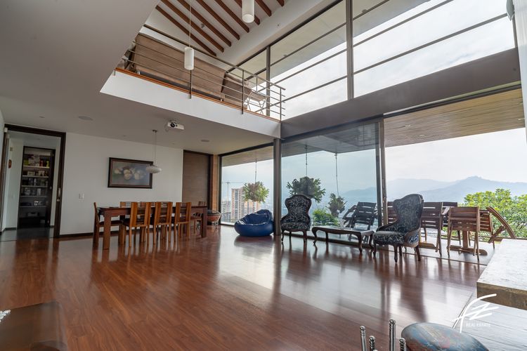 Casa de 5 alcobas en venta en Vereda La Doctora, Sabaneta, 570 m² · foto 3 de 18