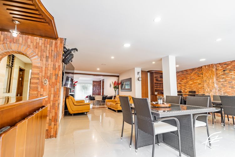 Casa de 4 alcobas en venta en Altos Del Poblado, Medellín, 425 m² · foto 13 de 15