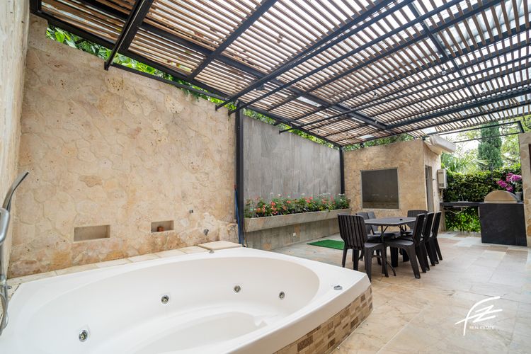 Casa de 4 alcobas en venta en Altos Del Poblado, Medellín, 425 m² · foto 14 de 15