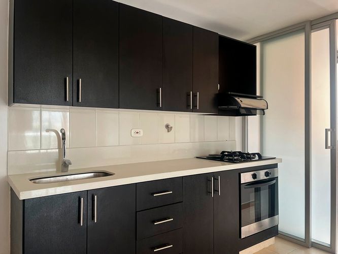 Apartamento de 2 alcobas en arriendo en Camino Verde, Envigado, 80 m² · foto 4 de 13