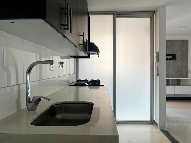 Apartamento de 2 alcobas en arriendo en Camino Verde, Envigado, 80 m² · foto 5 de 13