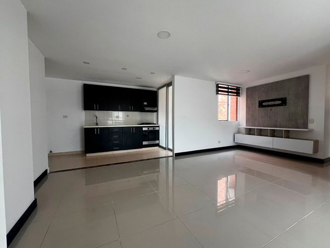 Apartamento de 2 alcobas en arriendo en Camino Verde, Envigado, 80 m² · foto 6 de 13