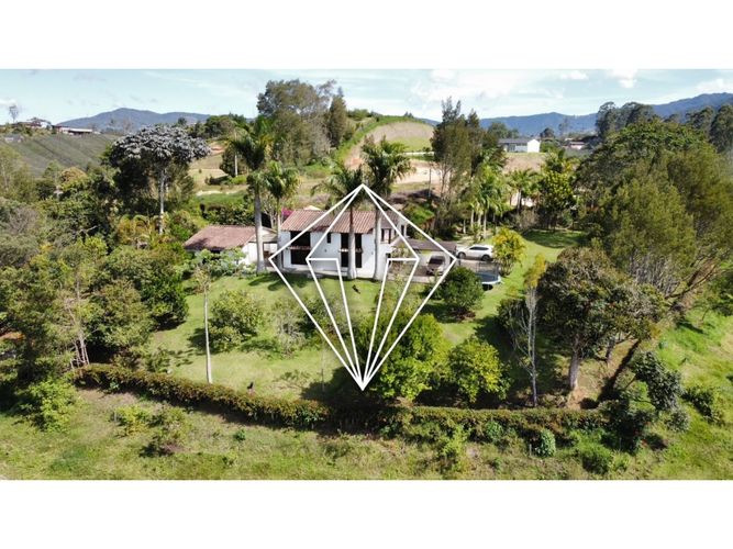 Finca en venta en La Alhambra, El Carmen de Viboral, 300 m² · foto 2 de 24