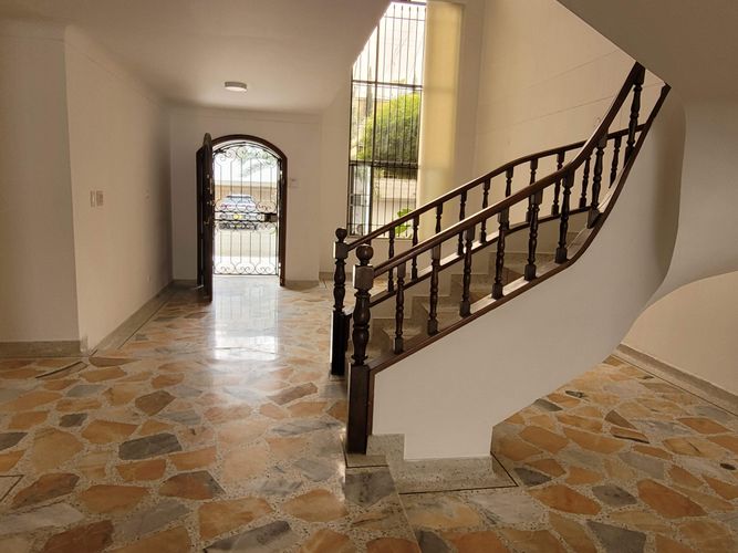 Casa de 4 alcobas en venta en El Ingenio, Cali, 337 m² · foto 2 de 24