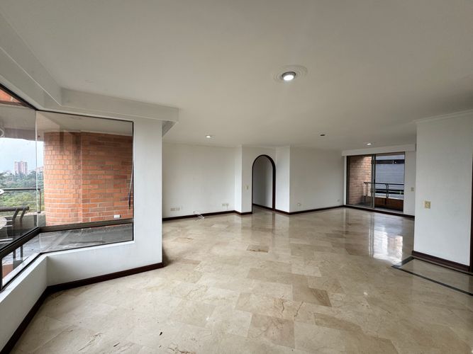 Apartamento de 3 alcobas en venta en El Poblado, Medellín, 146 m² · foto 2 de 16