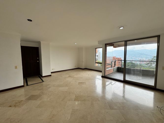 Apartamento de 3 alcobas en venta en El Poblado, Medellín, 146 m² · foto 3 de 16