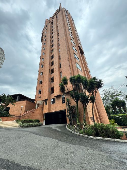 Apartamento de 3 alcobas en venta en El Poblado, Medellín, 146 m² · foto 14 de 16