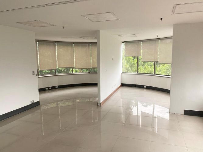Oficina en arriendo en El Poblado, Medellín, 86 m² · foto 2 de 13