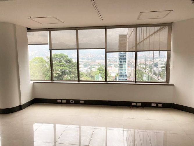 Oficina en arriendo en El Poblado, Medellín, 86 m² · foto 4 de 13