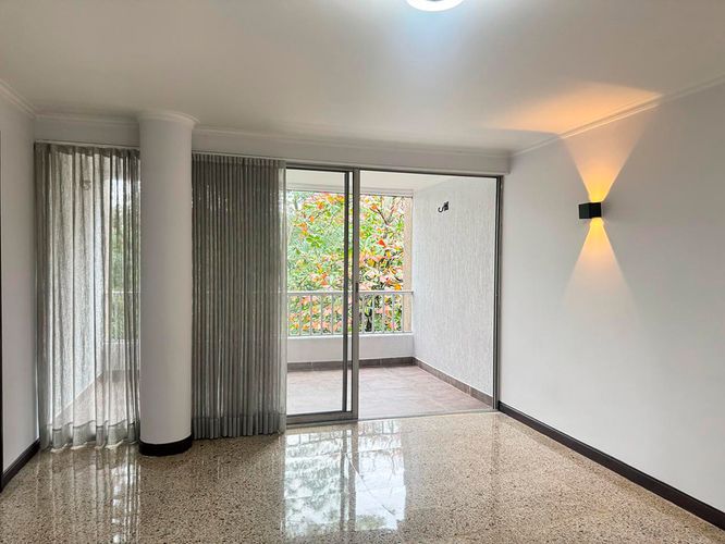 Apartamento de 3 alcobas en arriendo en El Poblado, Medellín, 145 m² · foto 3 de 17