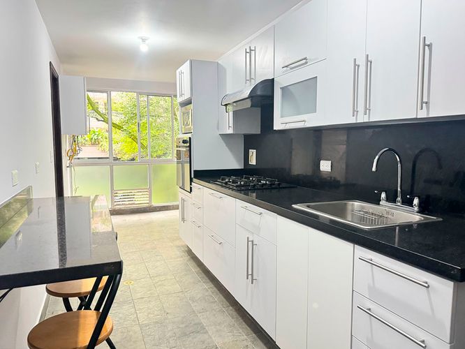 Apartamento de 3 alcobas en arriendo en El Poblado, Medellín, 145 m² · foto 5 de 17