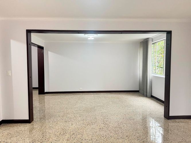 Apartamento de 3 alcobas en arriendo en El Poblado, Medellín, 145 m² · foto 8 de 17