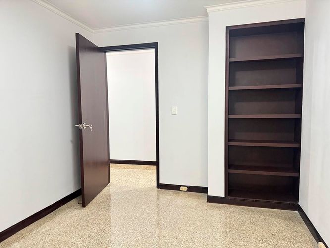 Apartamento de 3 alcobas en arriendo en El Poblado, Medellín, 145 m² · foto 9 de 17