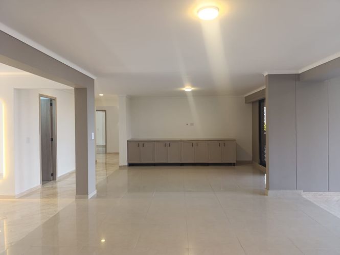 Apartamento de 3 alcobas en venta en El Poblado, Medellín, 230 m² · foto 3 de 20