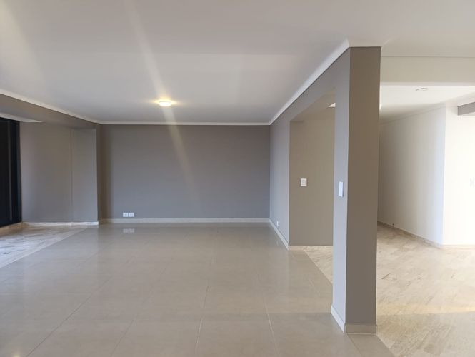 Apartamento de 3 alcobas en venta en El Poblado, Medellín, 230 m² · foto 4 de 20