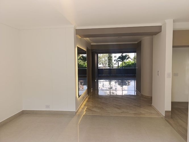 Apartamento de 3 alcobas en venta en El Poblado, Medellín, 230 m² · foto 6 de 20