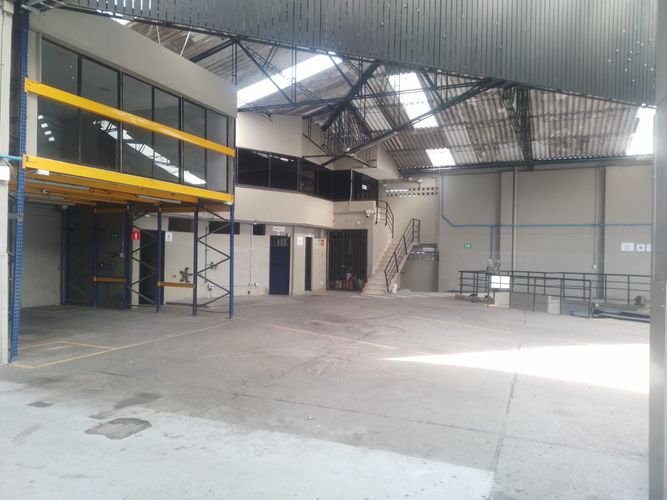 Bodega en venta en Centro Administrativo, Medellín, 800 m² · foto 2 de 15