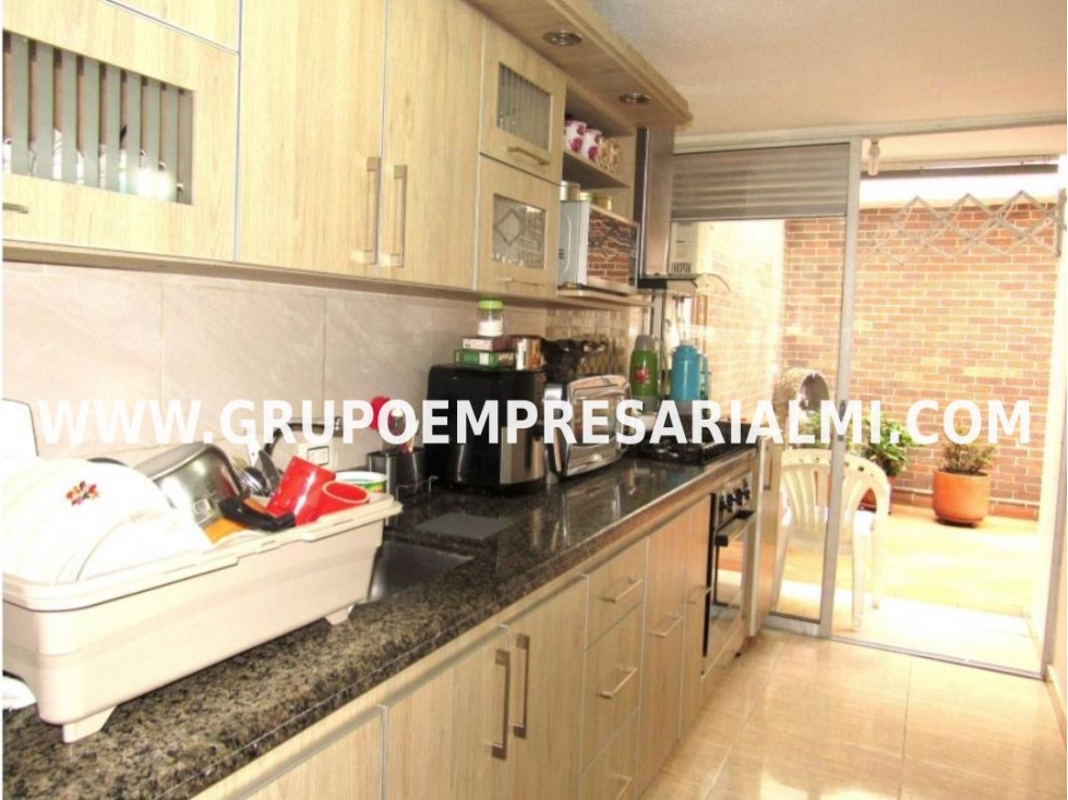 Apartaestudio en venta en La america, Medellín 2