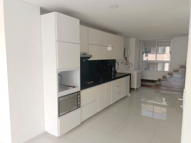 Apartamento de 3 alcobas en arriendo en Laureles, Medellín, 170 m² · foto 3 de 17