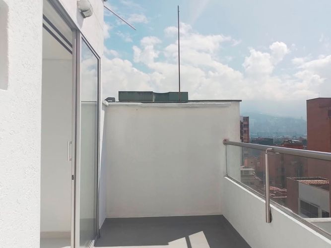 Apartamento de 3 alcobas en arriendo en Laureles, Medellín, 170 m² · foto 15 de 17