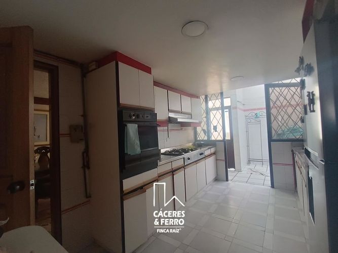 Casa de 5 alcobas en venta en Comuneros, Bogotá, 294 m² · foto 7 de 24