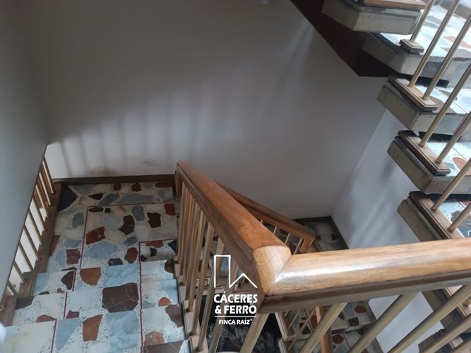 Casa de 5 alcobas en venta en Comuneros, Bogotá, 294 m² · foto 11 de 24