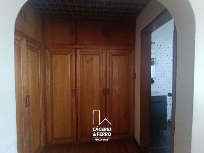 Casa de 5 alcobas en venta en Comuneros, Bogotá, 294 m² · foto 14 de 24