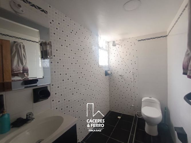 Casa de 5 alcobas en venta en Comuneros, Bogotá, 294 m² · foto 17 de 24