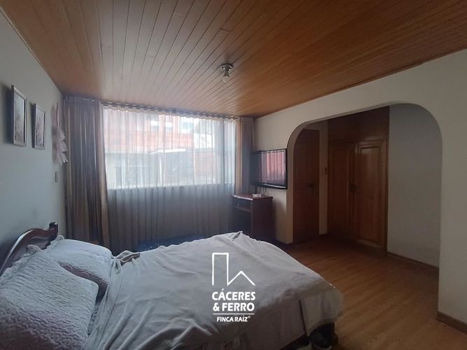 Casa de 5 alcobas en venta en Comuneros, Bogotá, 294 m² · foto 18 de 24