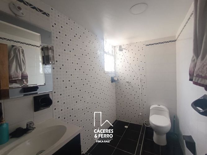 Casa de 5 alcobas en venta en Comuneros, Bogotá, 294 m² · foto 19 de 24