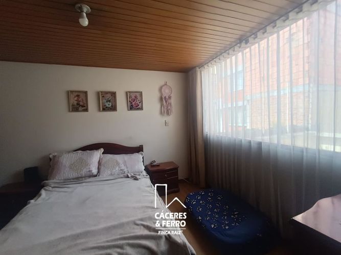 Casa de 5 alcobas en venta en Comuneros, Bogotá, 294 m² · foto 20 de 24