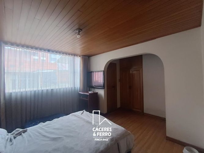 Casa de 5 alcobas en venta en Comuneros, Bogotá, 294 m² · foto 22 de 24