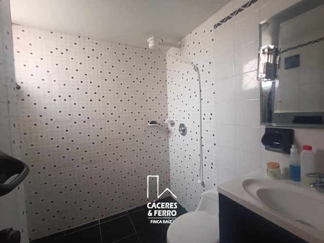 Casa de 5 alcobas en venta en Comuneros, Bogotá, 294 m² · foto 23 de 24