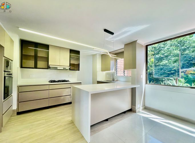 Apartamento de 4 alcobas en venta en El Poblado, Medellín, 278 m² · foto 6 de 24