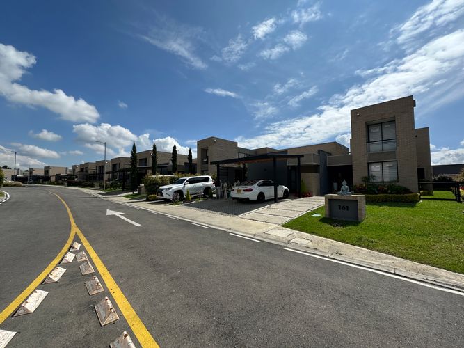 Casa de 4 alcobas en arriendo en Siberia, Cota, 246 m² · foto 2 de 24
