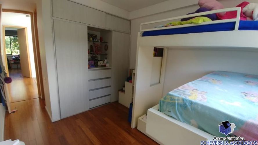 Casa de 3 alcobas en venta en Loma El Atravesado, Envigado, 185 m² · foto 2 de 18