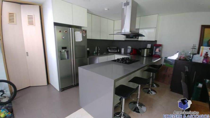 Casa de 3 alcobas en venta en Loma El Atravesado, Envigado, 185 m² · foto 6 de 18