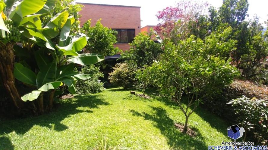 Casa de 3 alcobas en venta en Loma El Atravesado, Envigado, 185 m² · foto 11 de 18