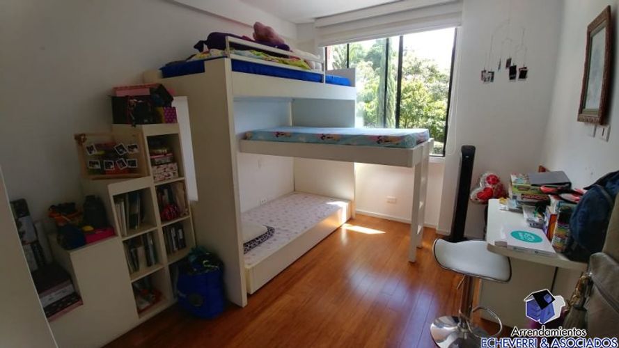 Casa de 3 alcobas en venta en Loma El Atravesado, Envigado, 185 m² · foto 17 de 18