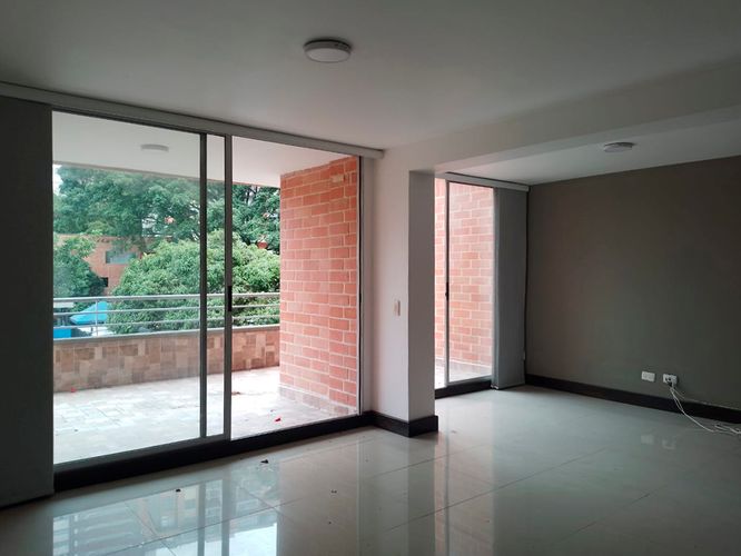 Apartamento de 3 alcobas en venta en El Poblado, Medellín, 150 m² · foto 2 de 15