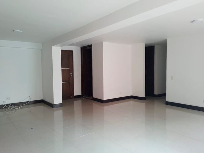 Apartamento de 3 alcobas en venta en El Poblado, Medellín, 150 m² · foto 3 de 15