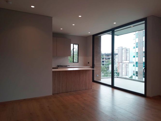 Apartamento de 2 alcobas en arriendo en El Poblado, Medellín, 122 m² · foto 2 de 15