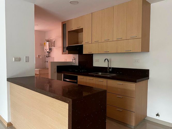 Apartamento de 3 alcobas en arriendo en Loma Del Esmeraldal, Envigado, 90 m² · foto 4 de 16