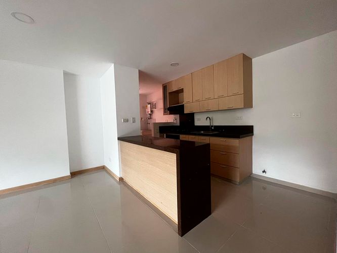 Apartamento de 3 alcobas en arriendo en Loma Del Esmeraldal, Envigado, 90 m² · foto 5 de 16