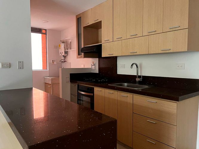 Apartamento de 3 alcobas en arriendo en Loma Del Esmeraldal, Envigado, 90 m² · foto 6 de 16