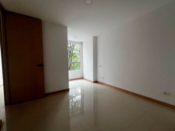 Apartamento de 3 alcobas en arriendo en Loma Del Esmeraldal, Envigado, 90 m² · foto 9 de 16