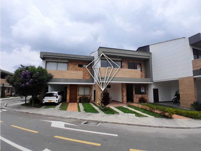 Casa de 4 alcobas en venta en La Ceja, 154 m² · foto 2 de 24