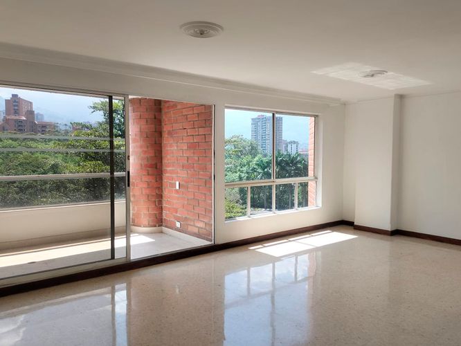 Apartamento en venta en El Poblado, Medellín · foto 2 de 20