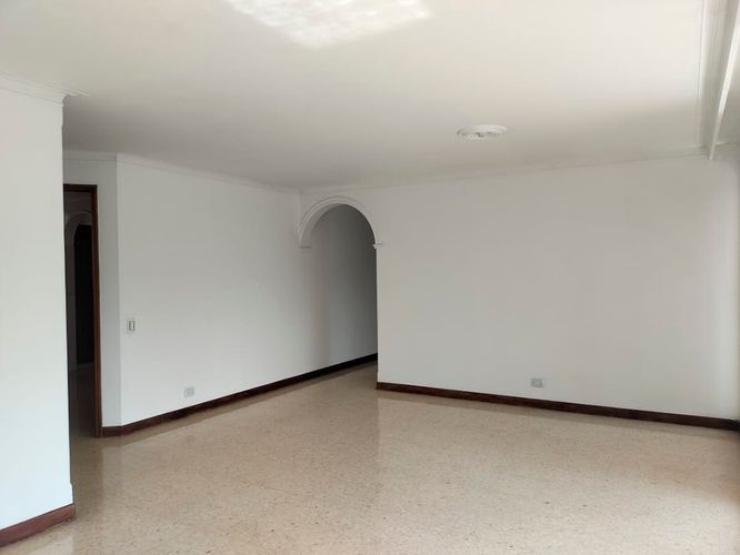Apartamento en venta en El Poblado, Medellín · foto 3 de 20