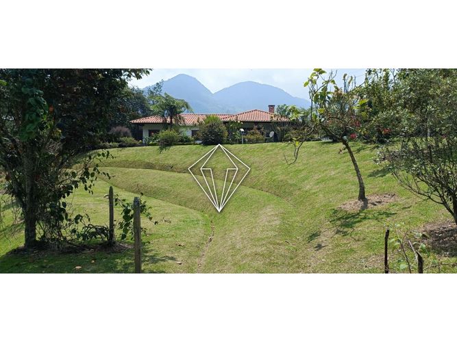 Finca en venta en El Carmen De Viboral, El Carmen de Viboral, 340 m² · foto 2 de 24